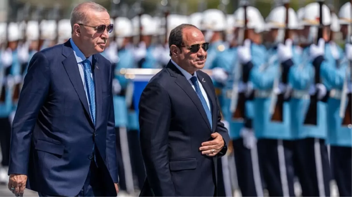 Ankara'da resmi törenle karşılanan Sisi'nin askerleri selamlama biçimi dikkat çekti