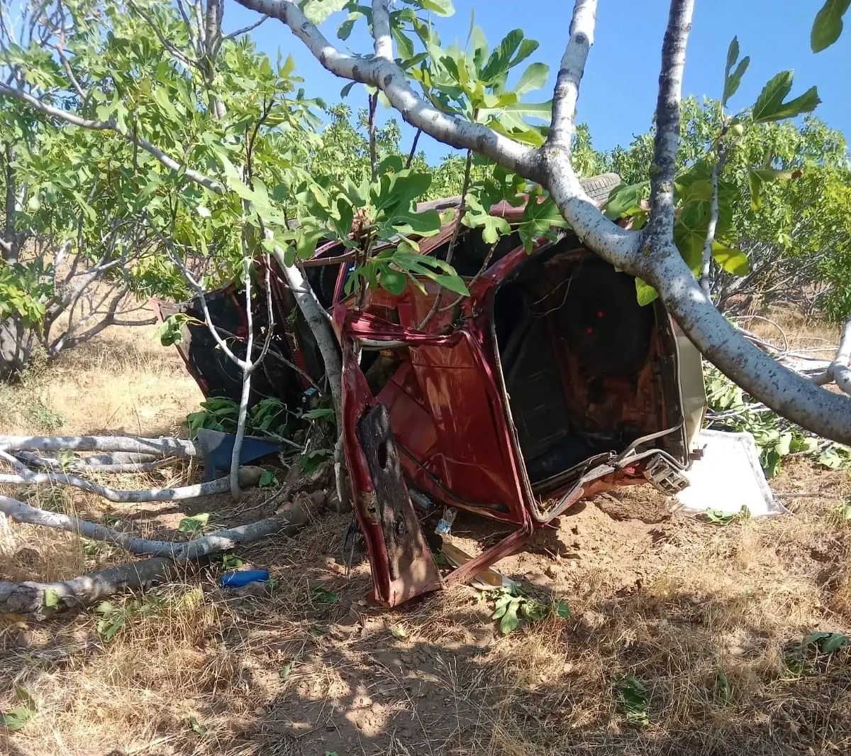 Aydın'da Otomobil Uçuruma Yuvarlandı: 1 Ölü, 1 Yaralı