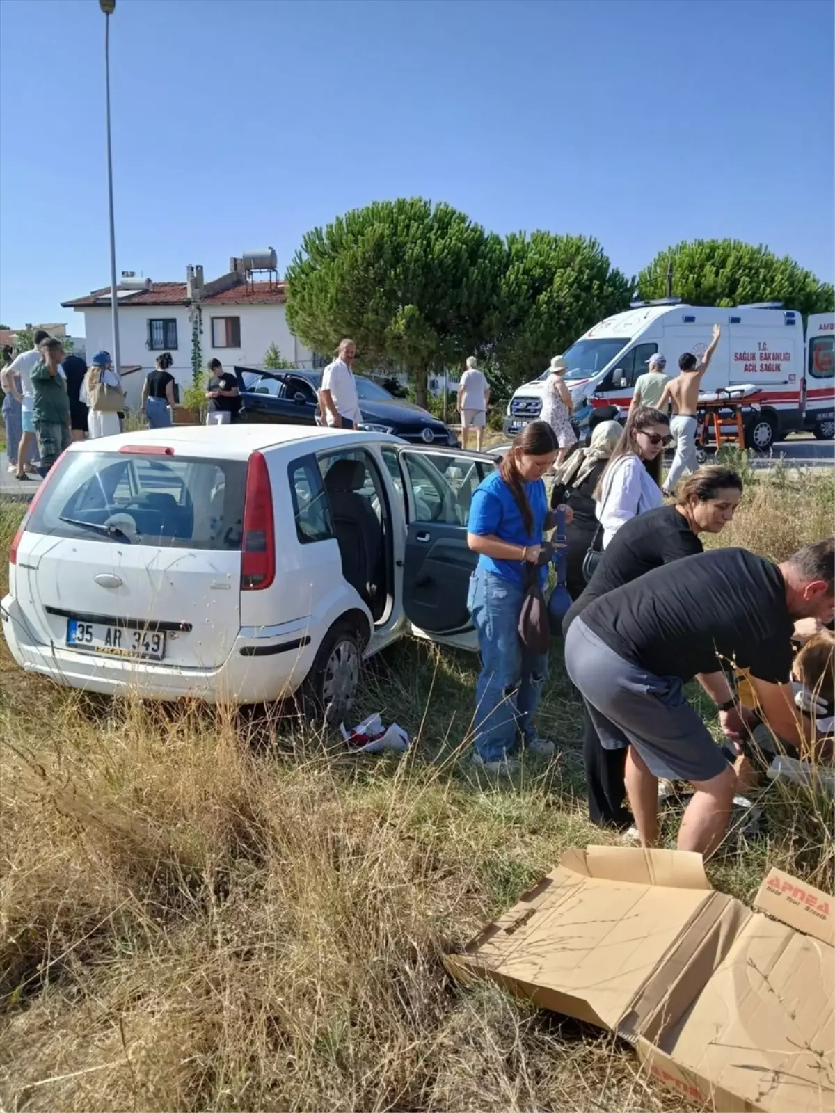 Ayvalık'ta iki otomobilin karıştığı kazada 2 kişi yaralandı