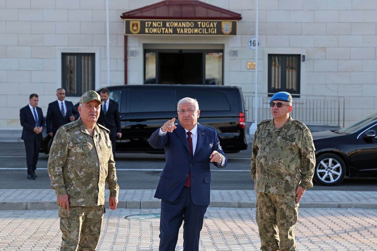 Bakan Güler'den Bayburt'taki komando birliğine ziyaret