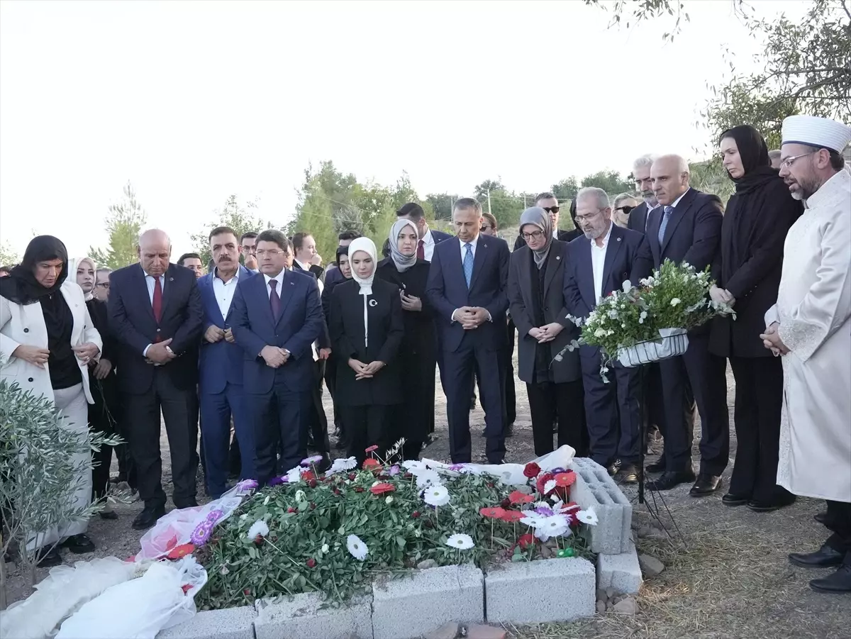 Bakanlar, Narin Güran'ın kabrini ziyaret etti