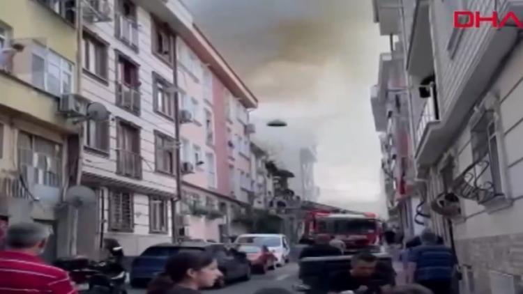 Beyoğlu'ndaki yangında mahsur kalanlar kurtarıldı