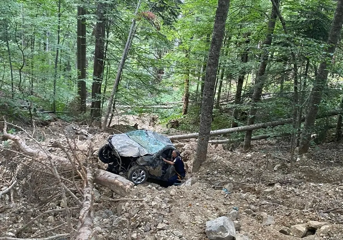 Bolu'da Kiralık Otomobil Uçuruma Yuvarlandı, Sürücü Hayatını Kaybetti