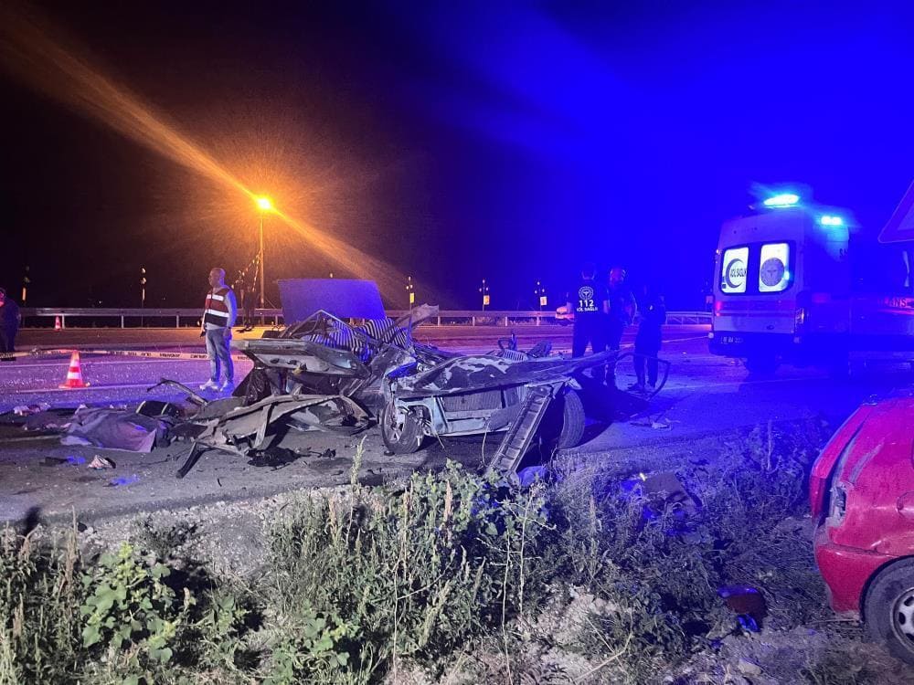Burdur'da feci kaza: 2 ölü, 3 yaralı