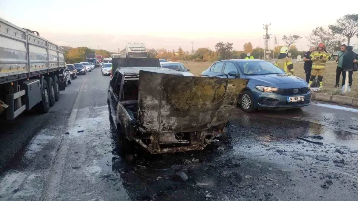 Bursa'da Seyir Halindeki Otomobil Yandı