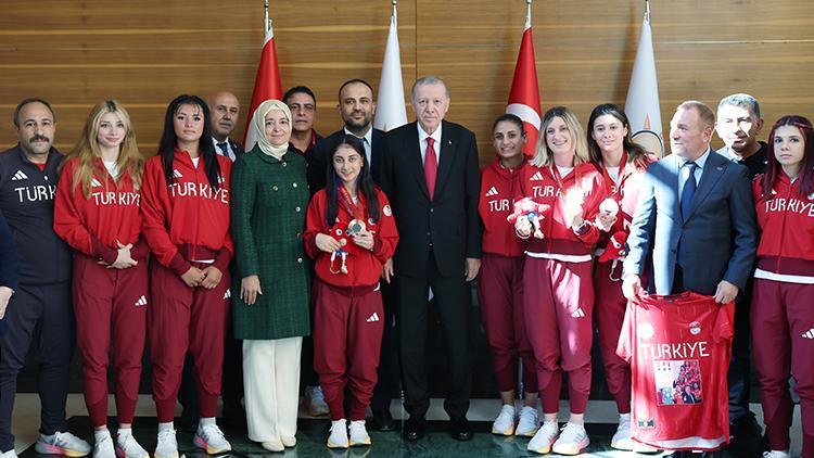 Erdoğan, Türkiye Milli Paralimpik Takımı sporcularını kabul etti