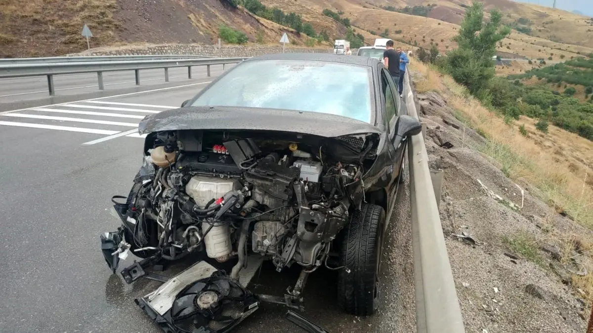 Erzurum'da yağmur nedeniyle kaza: Sürücü hafif yaralandı