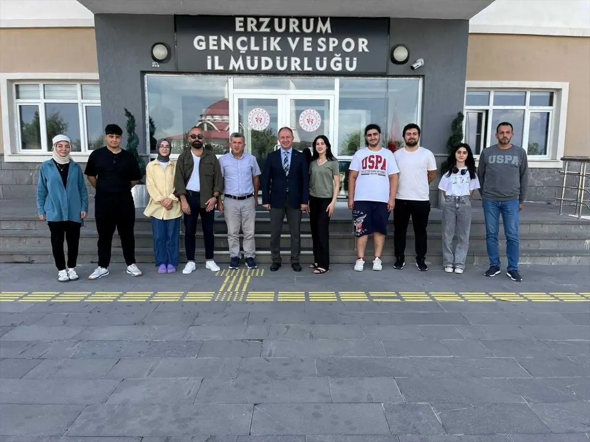 Erzurum'da Yakutiye Gençlik Merkezi Tiyatro Ekibi Deprem Bölgesinde Çocuklar İçin Oyunlar Sergileyecek