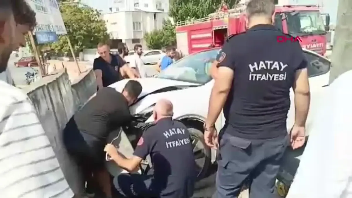 Hatay'da Polis Aracıyla Otomobil Çarpıştı: 5 Yaralı