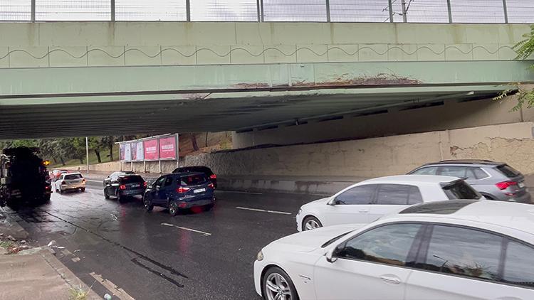 İstanbul'daki belalı alt geçidi bu sefer su bastı