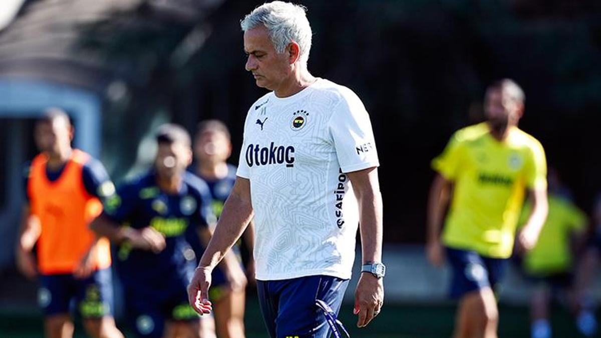 Jose Mourinho'dan sistem değişikliği! Kostic transferi sonrası taşlar yerine oturdu! İşte olası dizilişler...