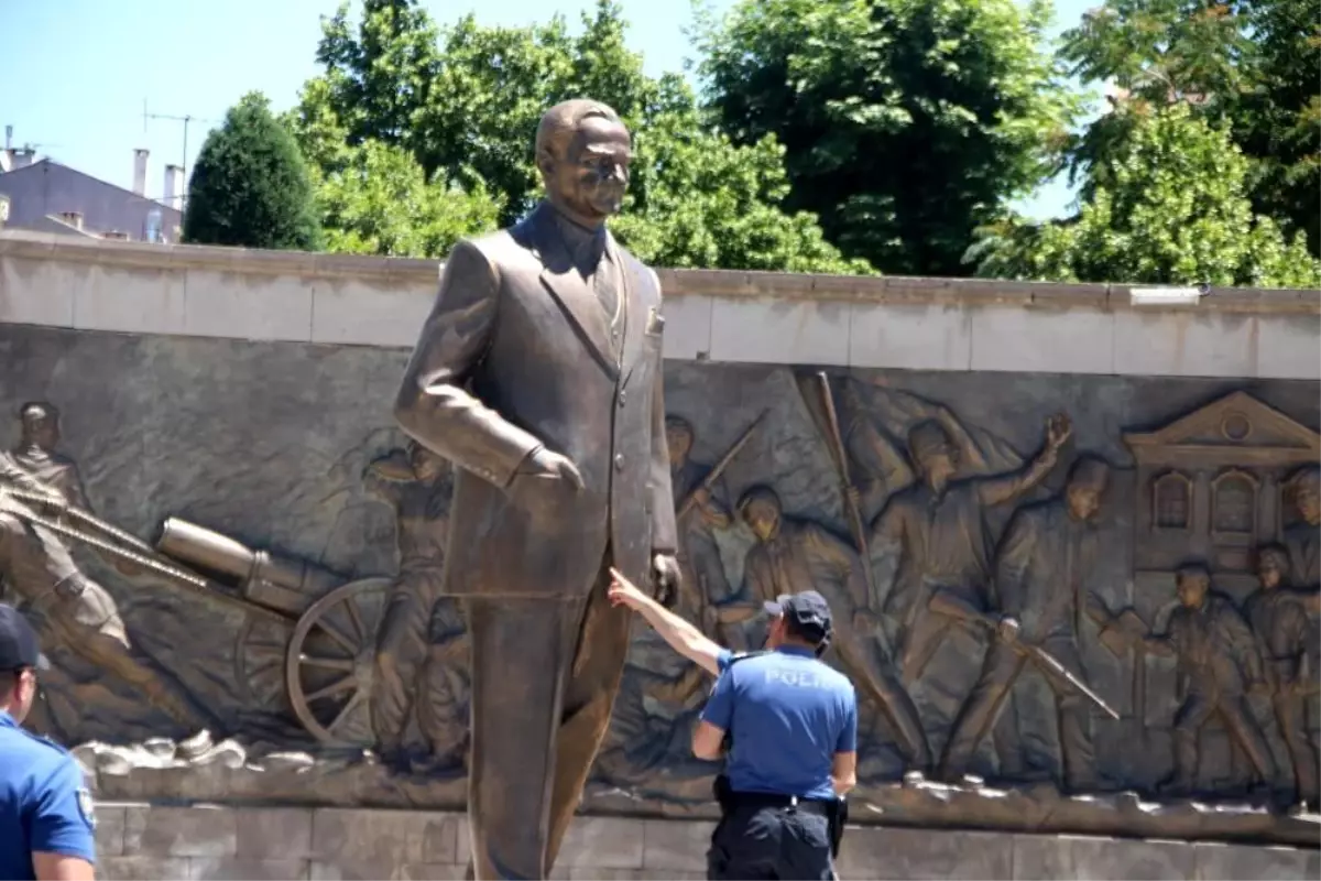 Kayseri'de Atatürk Anıtı'na saldıran dayı ve yeğeni ceza aldı