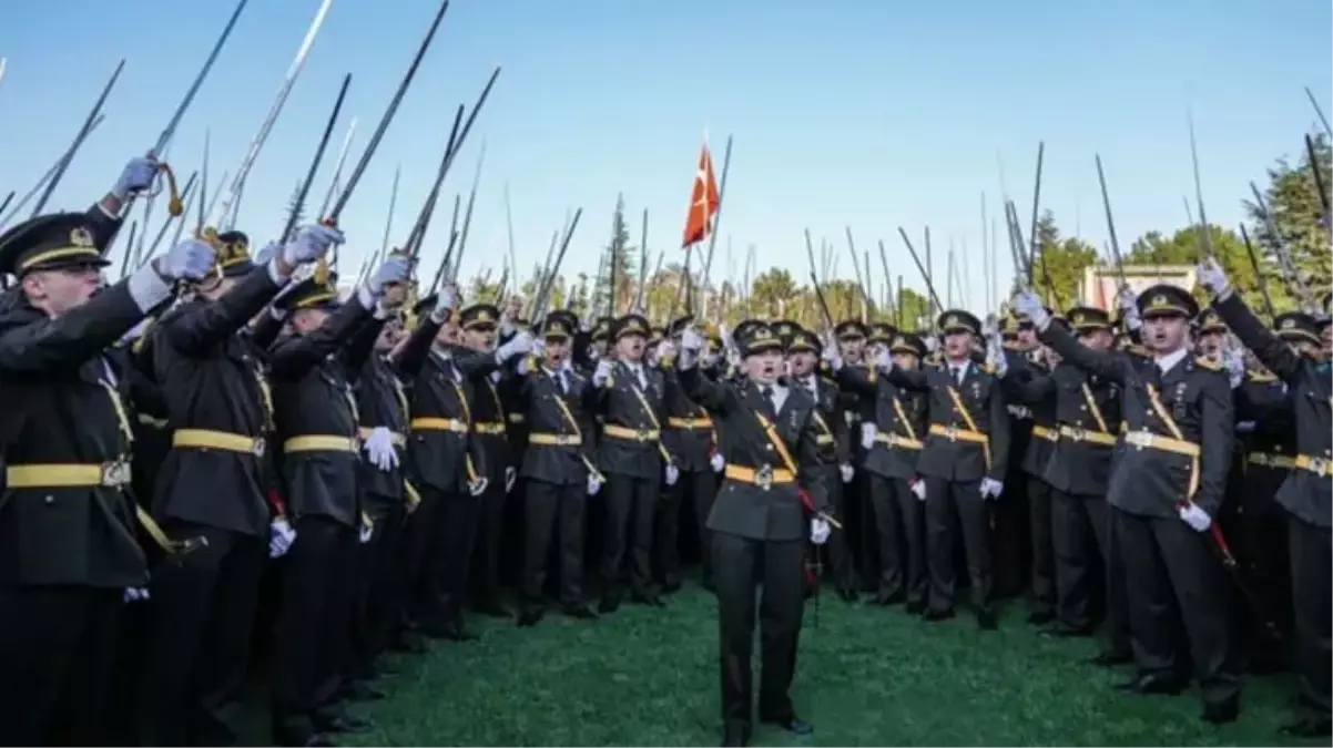 Kılıçlı yemin töreni sonrası bölük komutanı TSK'dan istifa etti