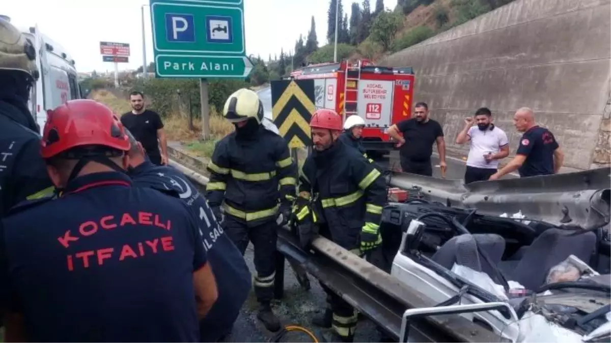 Kocaeli'de Otomobil Bariyerlere Saplandı: 1 Ölü, 2 Yaralı