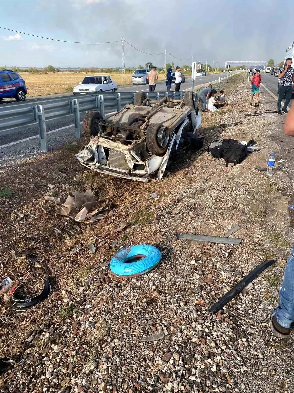 Konya'da otomobil refüje devrildi: 5 yaralı