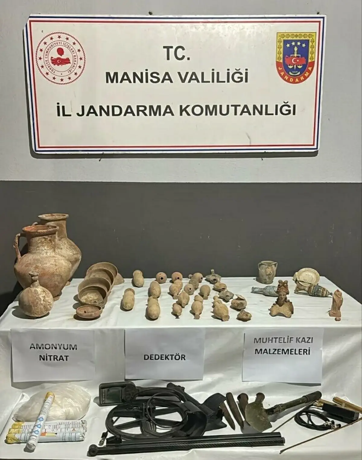 Manisa'da Tarihi Eşya Kaçakçıları Yakalandı