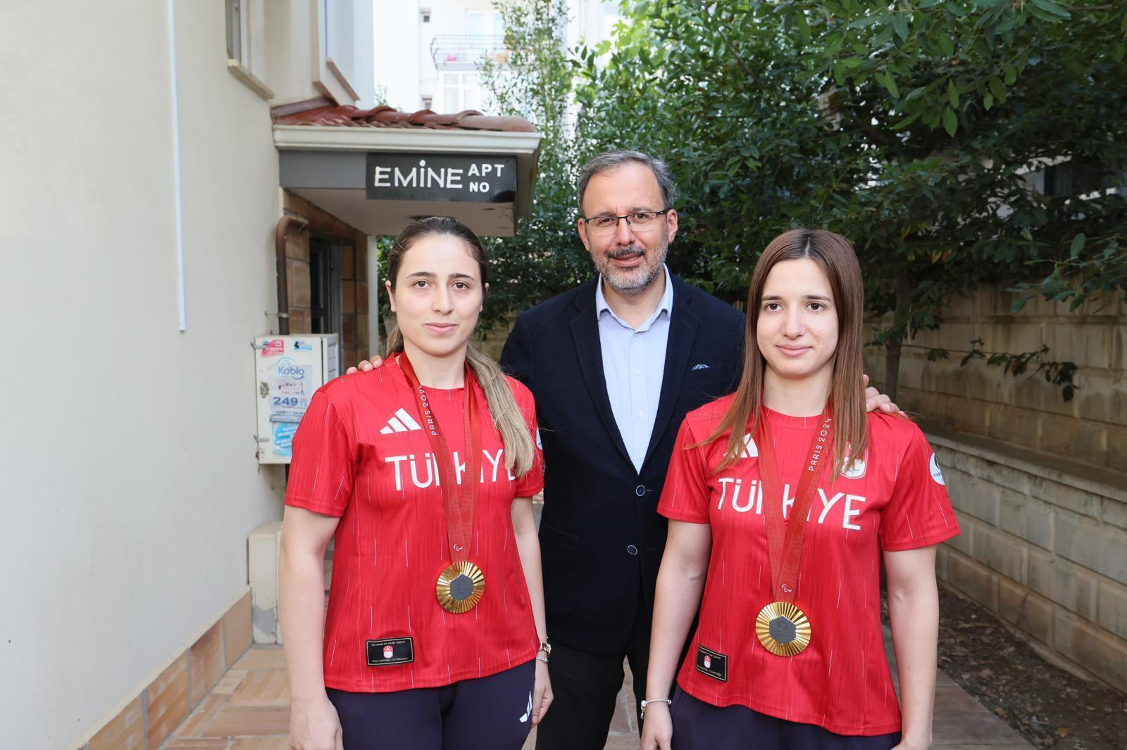 Mehmet Kasapoğlu: Golbol milli sporcularımız yalnız Denizli'nin değil Türkiye'nin gururları