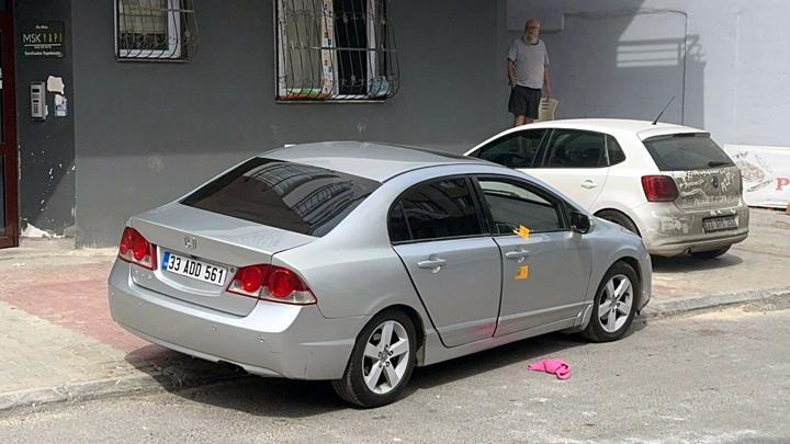 Mersin'de otomobile silahlı saldırı: Ağabey hayatını kaybetti, kardeşi ağır yaralı