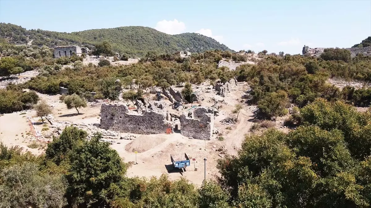 Muğla'da Kaunos Antik Kenti'nde yapılan kazılarda sarnıç ve cerrahi malzemeler bulundu