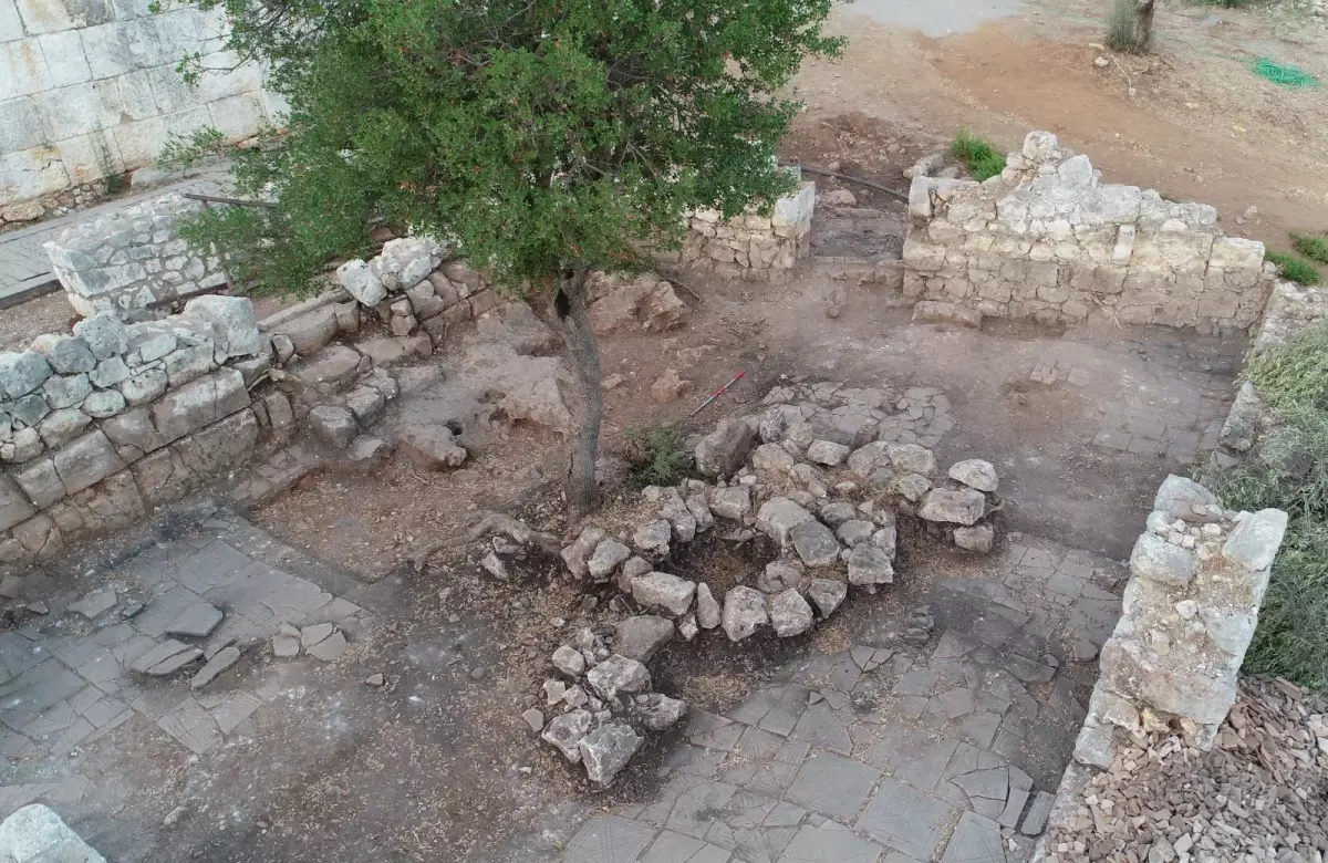 Myra Antik Kenti'nde Bin Çiçek Tekniğiyle Üretilmiş Cam Kaplamalar Bulundu