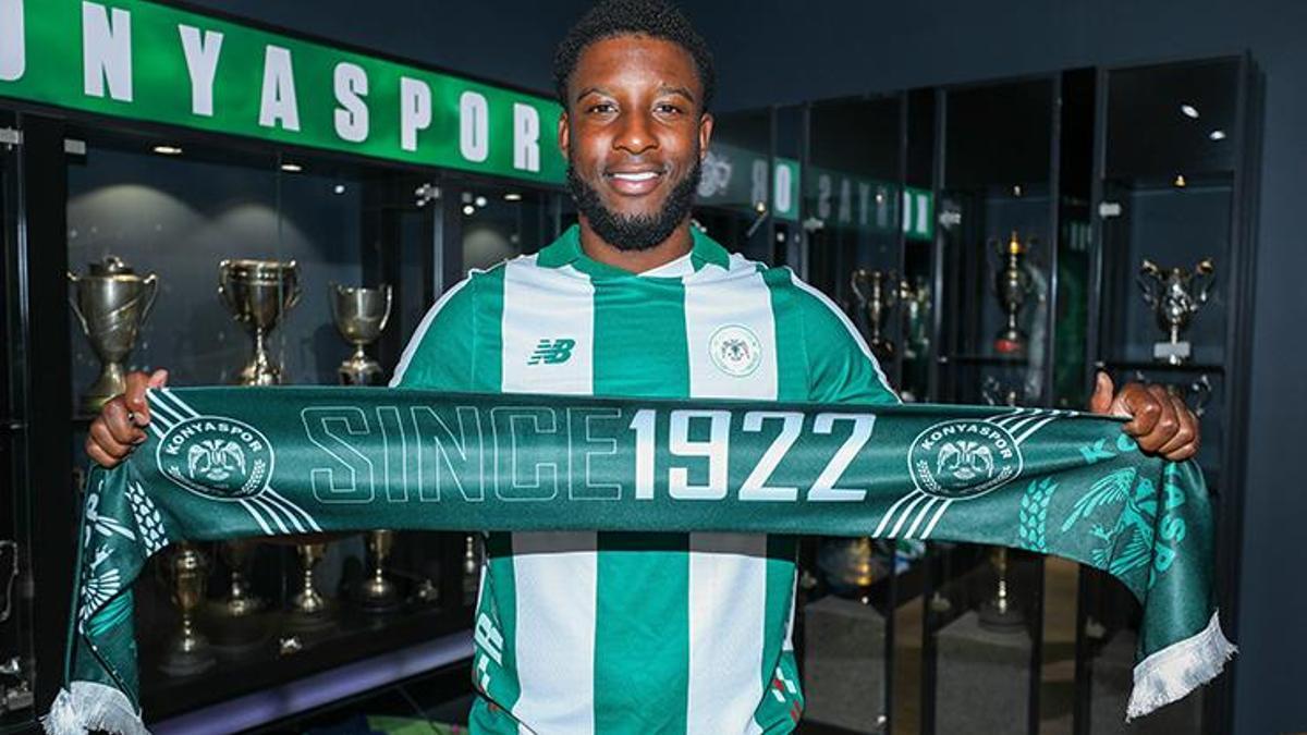 Riechedly Bazoer'den Konyaspor'a 2 yıllık imza