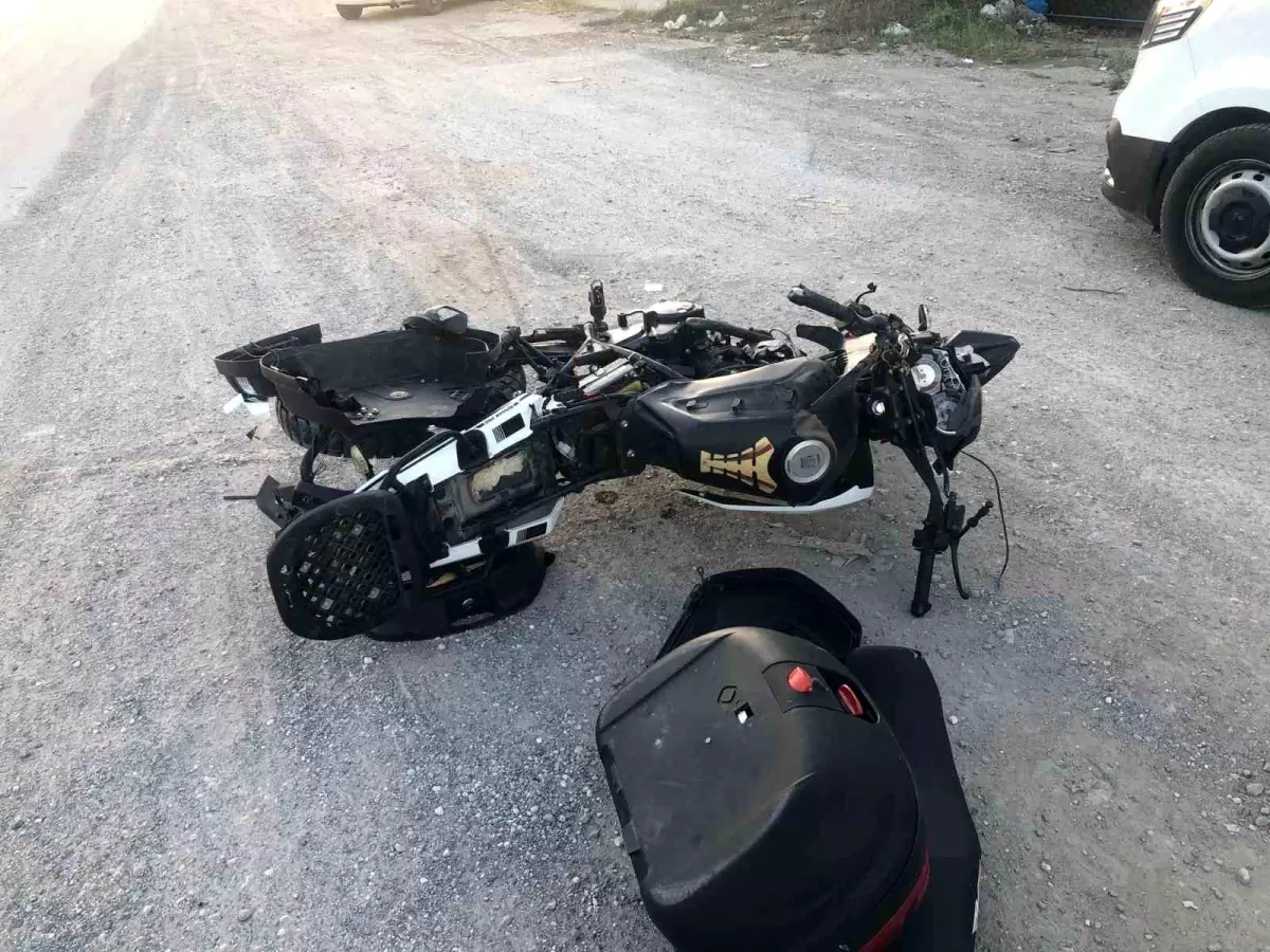 Sakarya'da otomobil ile motosiklet çarpıştı: 1 kişi ağır yaralandı