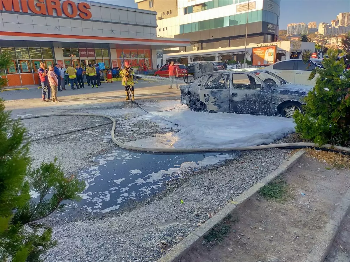 Tokat'ta park halindeki otomobilde yangın çıktı