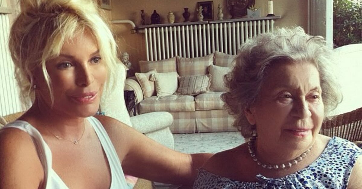 Ajda Pekkan'dan Fikret Şeneş'in andı