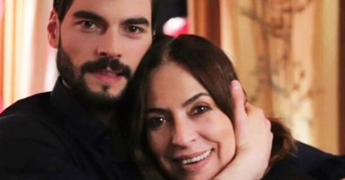 Akın Akınözü’nden annesine duygusal Sevgililer Günü mesajı: "Sevgililer Günün kutlu olsun"