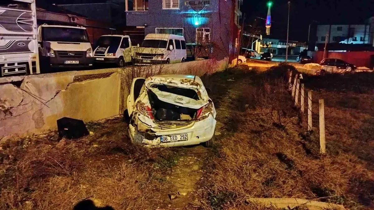 Samsun'da Kaza: Sürücü Emniyet Kemeri Sayesinde Yaralanmadan Kurtuldu