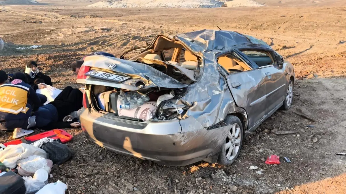 Tosya'da Otomobil Şarampole Uçtu: 4 Yaralı