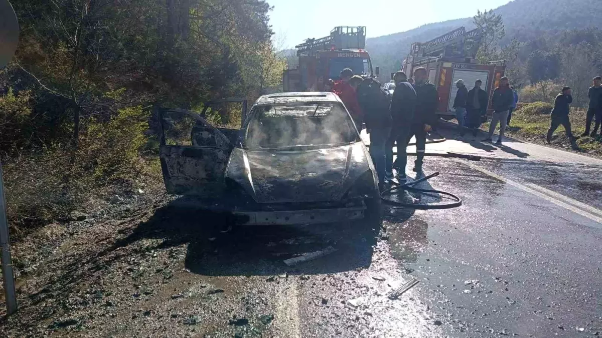 Bolu'da Seyir Halindeki Otomobil Alev Aldı