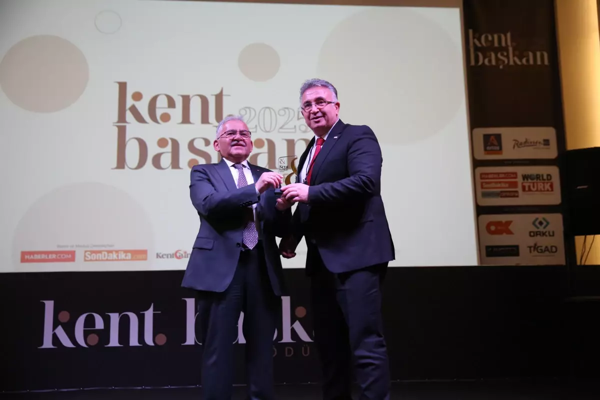 Çorum Oğuzlar Belediye Başkanı Cebeci, Kayseri’de ödül aldı ve gelecek projelerini açıkladı