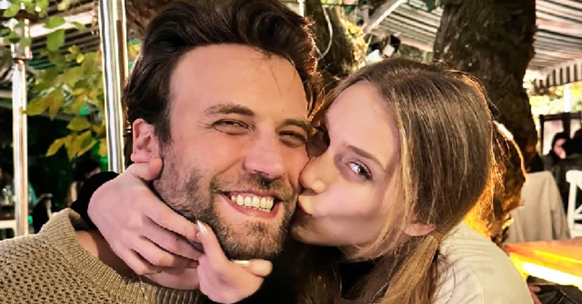 Hayal Köseoğlu, ilişkisinin 1'inci yıl dönümünü kutladı