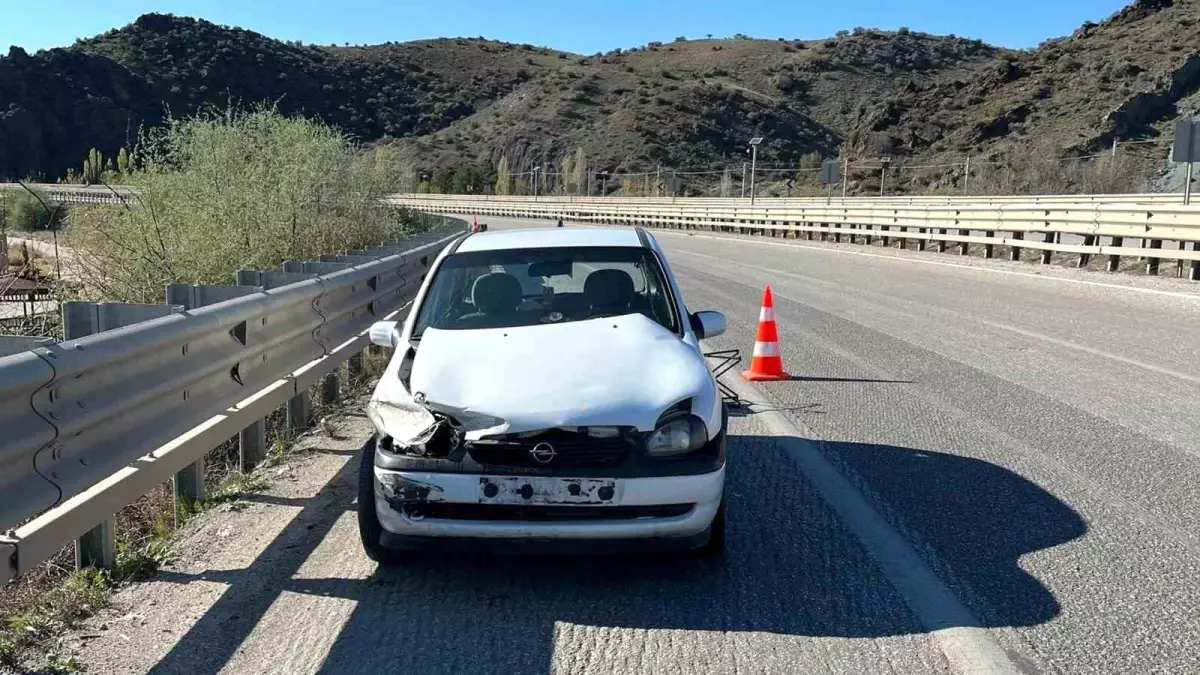 Kırıkkale'de Bariyerlere Çarpan Araçta 1 Yaralı