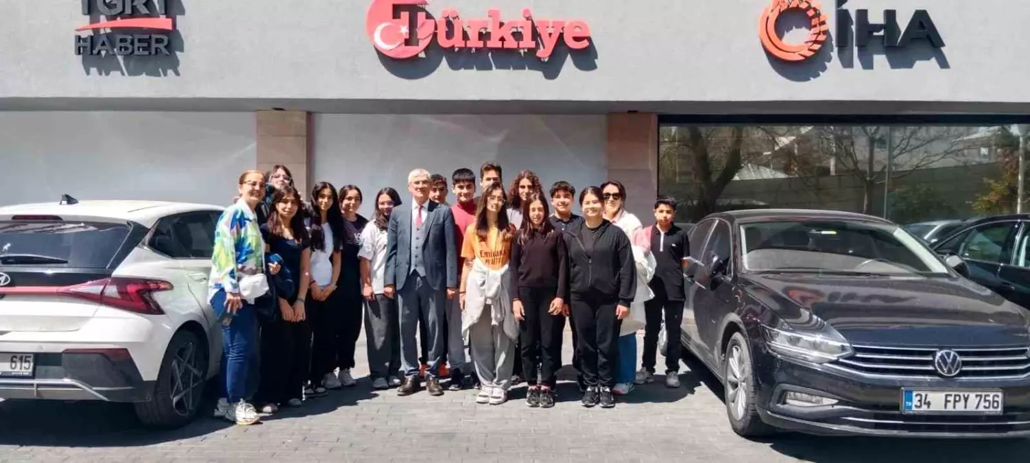 Öğrencilerden İhlas Haber Ajansı'na ziyaret