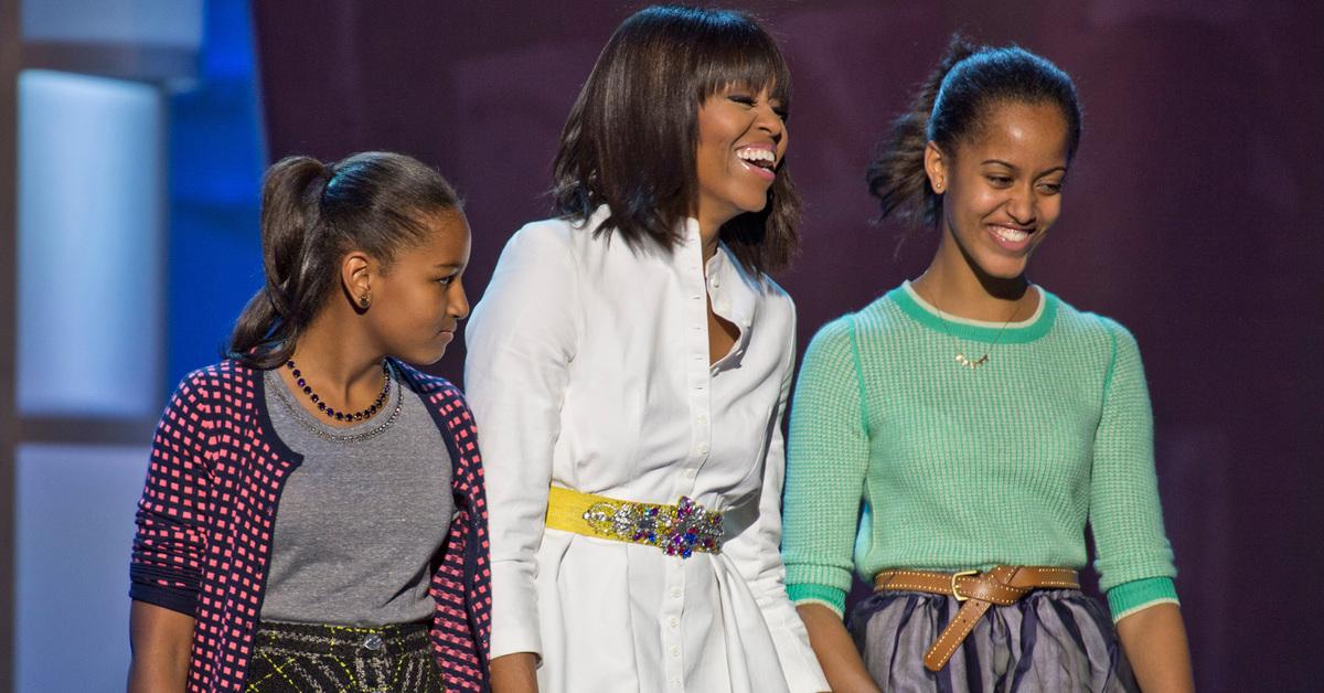 Obama soyadını silen Malia'ya annesi Michelle Obama'nın yorumu: Kendi yolunu bulmaya çalışıyor